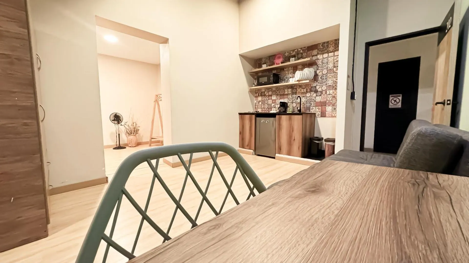 Arrendamiento Nuevo Apartamento Con Balcon By Roots Rentals Nid202 Medellín