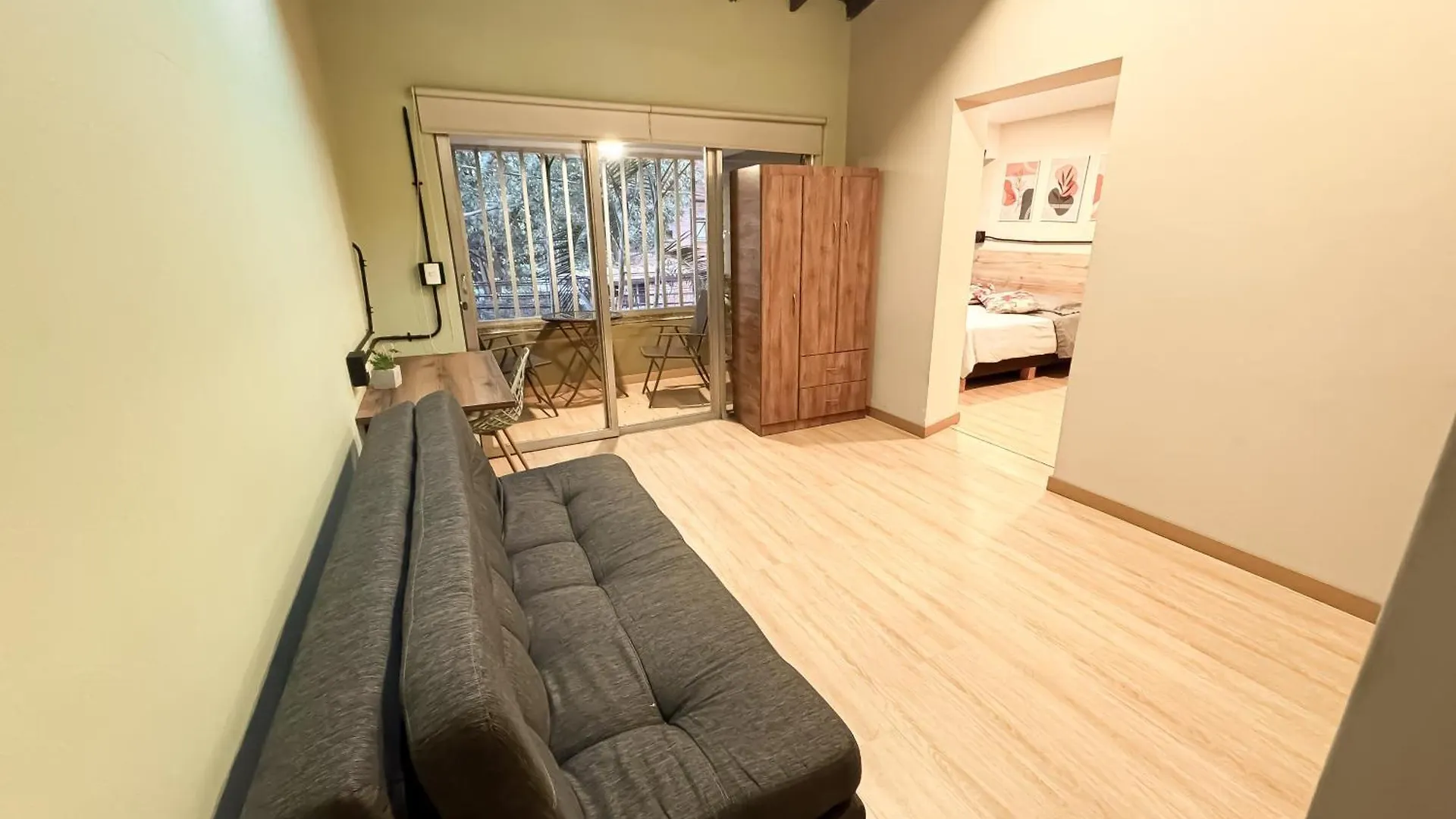Arrendamiento Nuevo Apartamento Con Balcon By Roots Rentals Nid202 Medellin