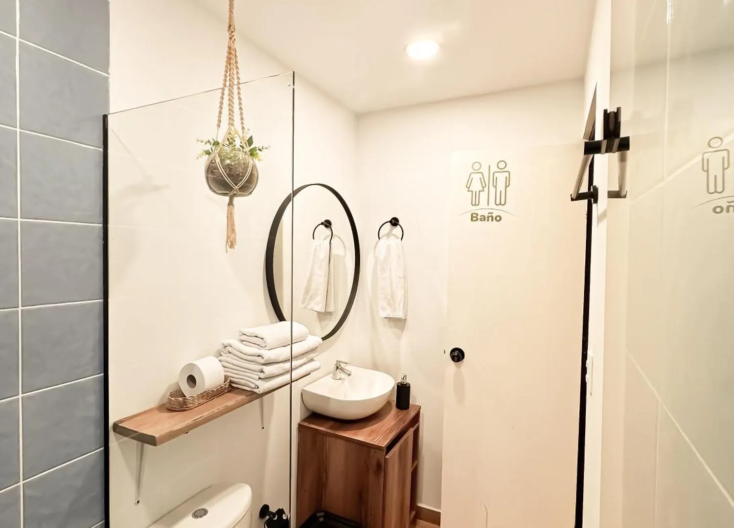 Arrendamiento Nuevo Apartamento Con Balcon By Roots Rentals Nid202 Medellin Apartment